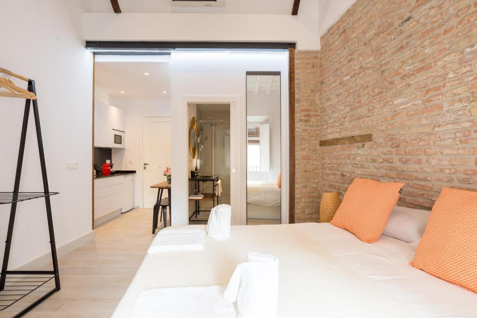 Te1a-el Teatro Brick Wall Prime Location Apartment Málaga